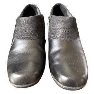 CLARKS - Black Leather w Suede Trim